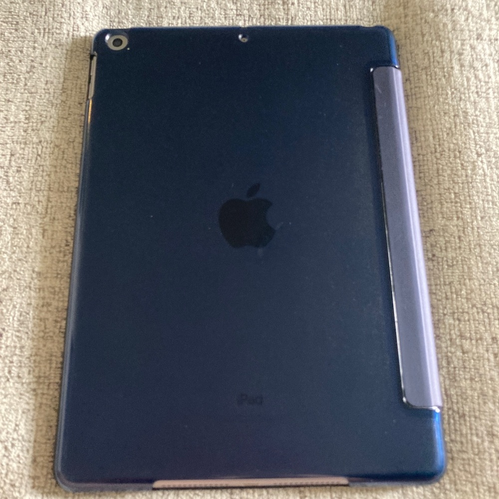 IPad - Picture 4 of 4